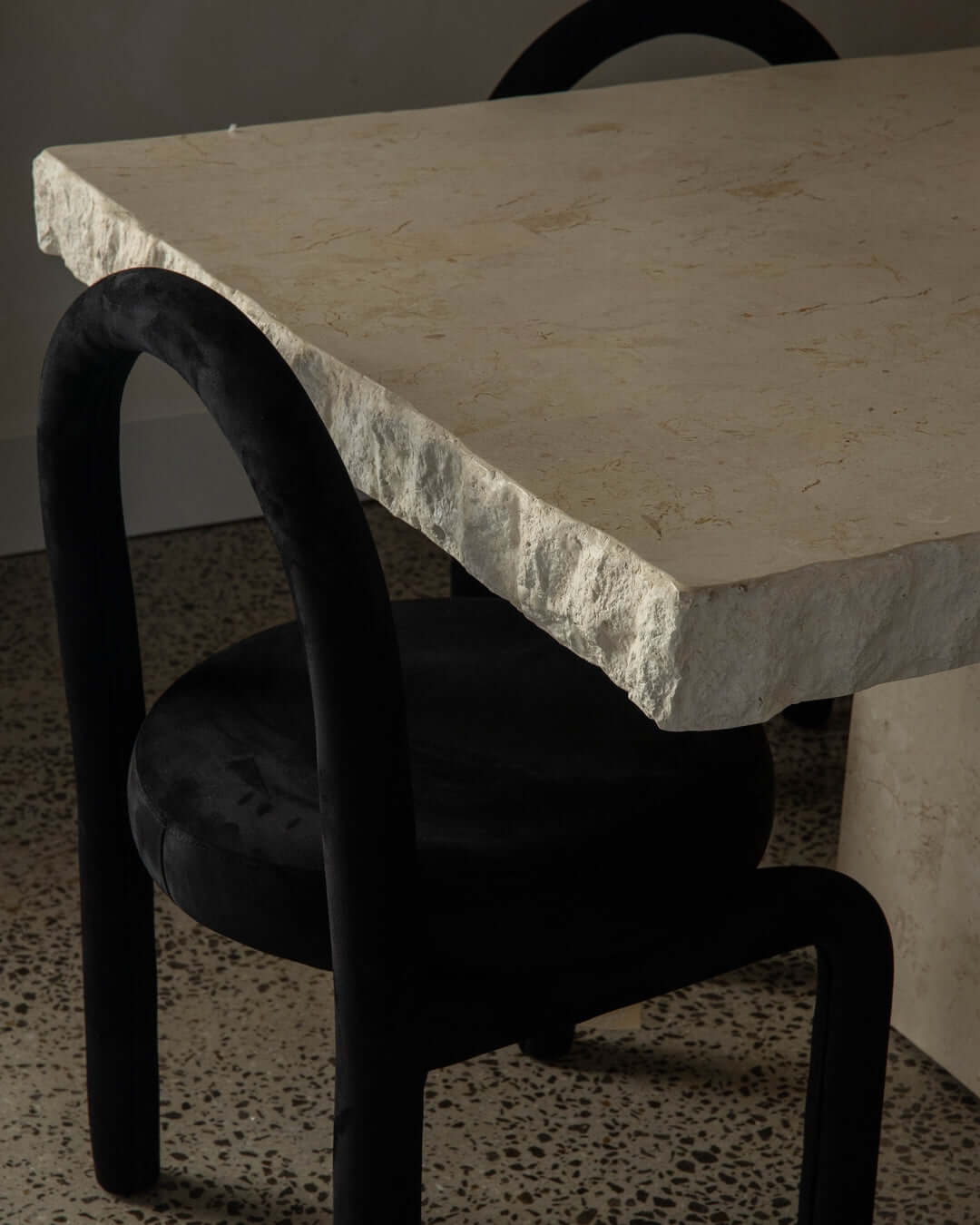 DAISY CHAIR, BLACK ⁓ EN GOLD