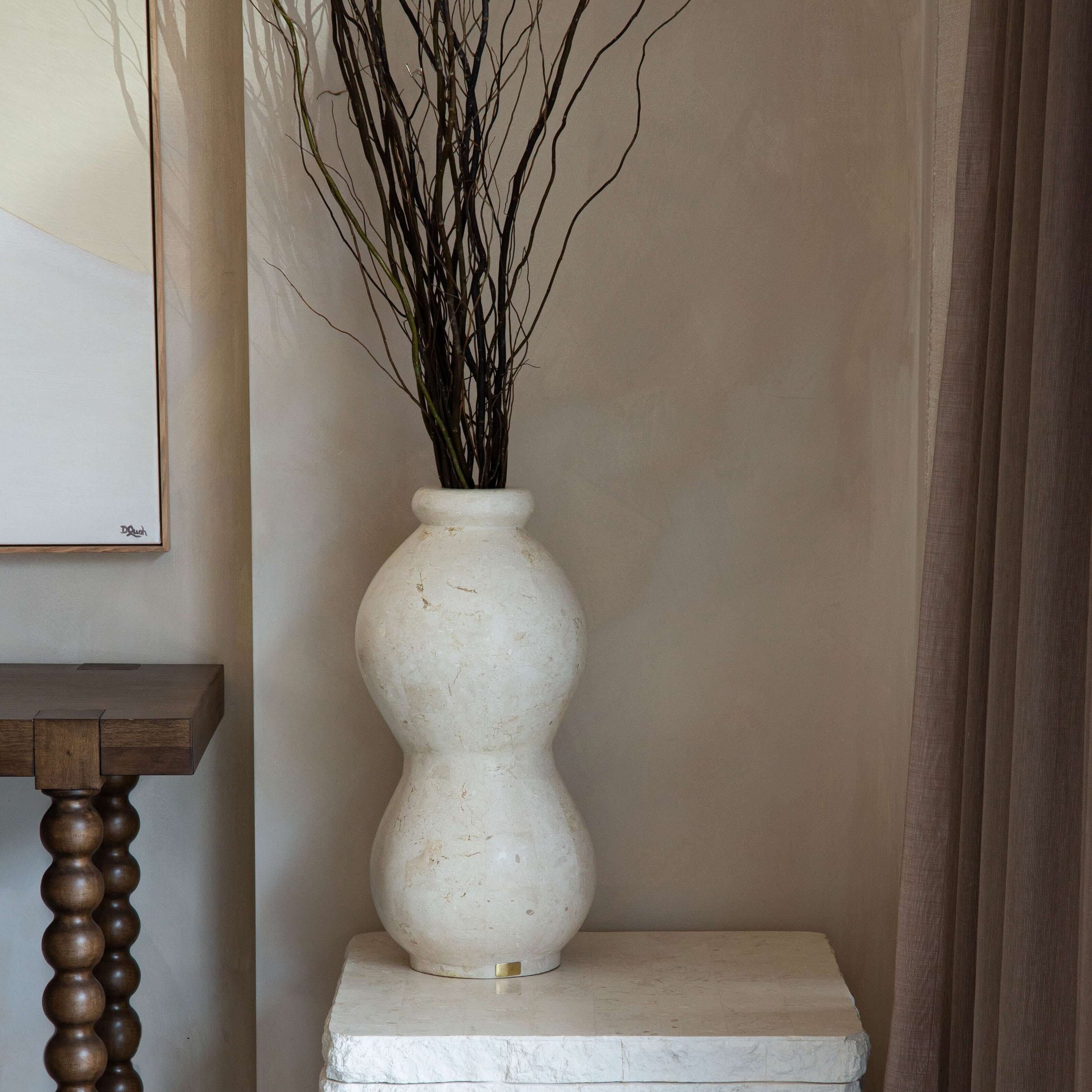 DANA VASE, NATURAL WHITE ~ EN GOLD