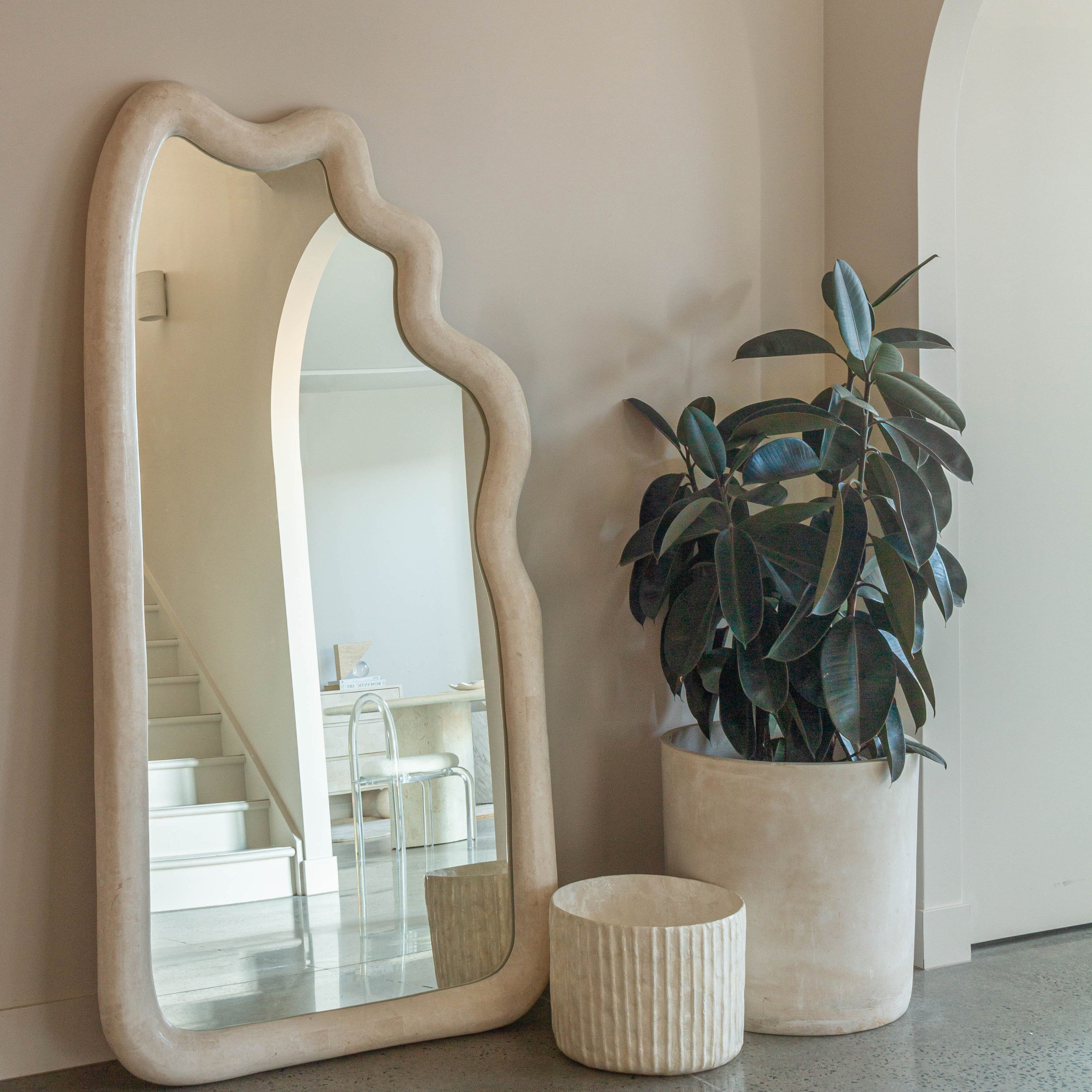 PARADIS FLOOR MIRROR - SPANISH BEIGE MARBLE ⁓ EN GOLD