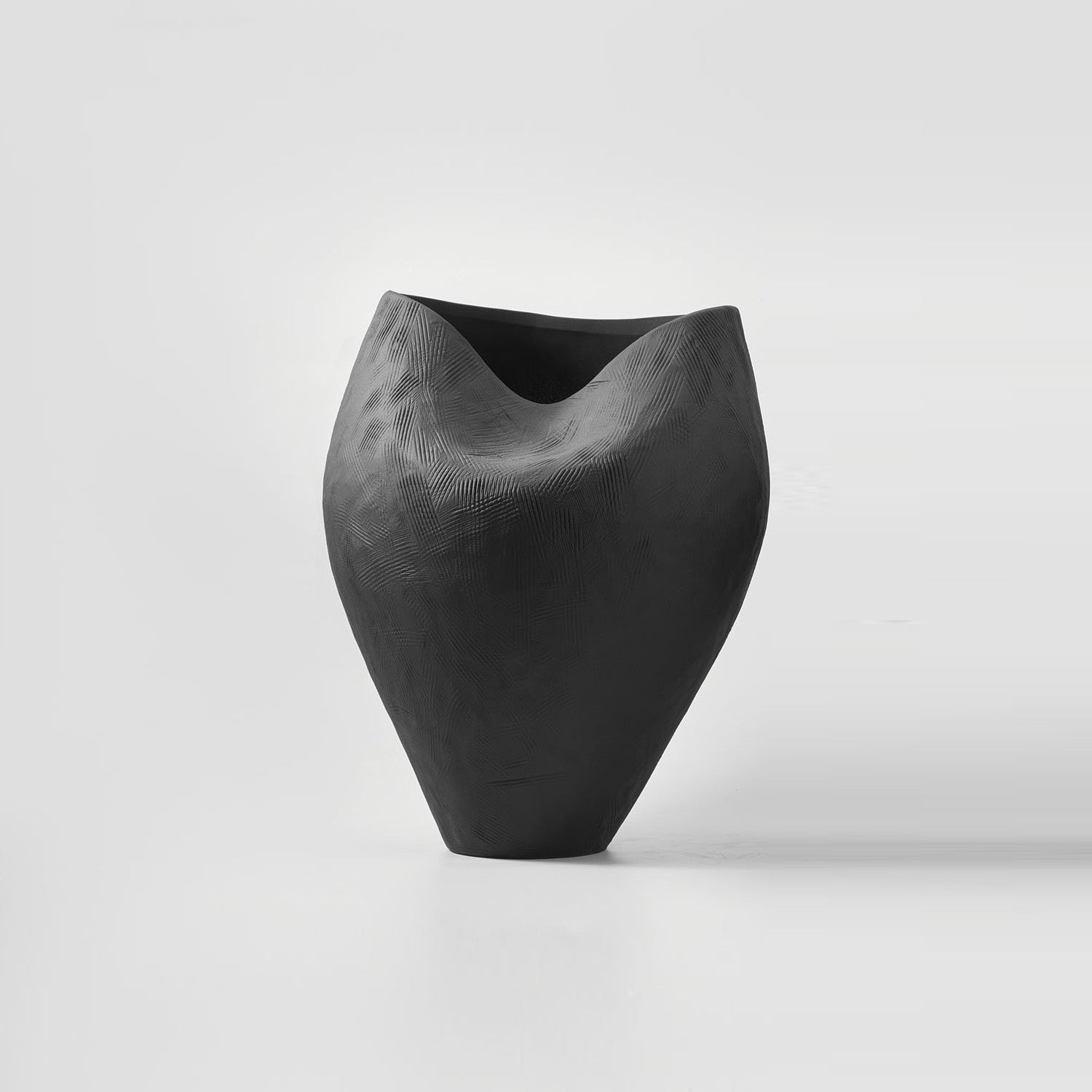 MOULE VASE EBONY ~ LARGE