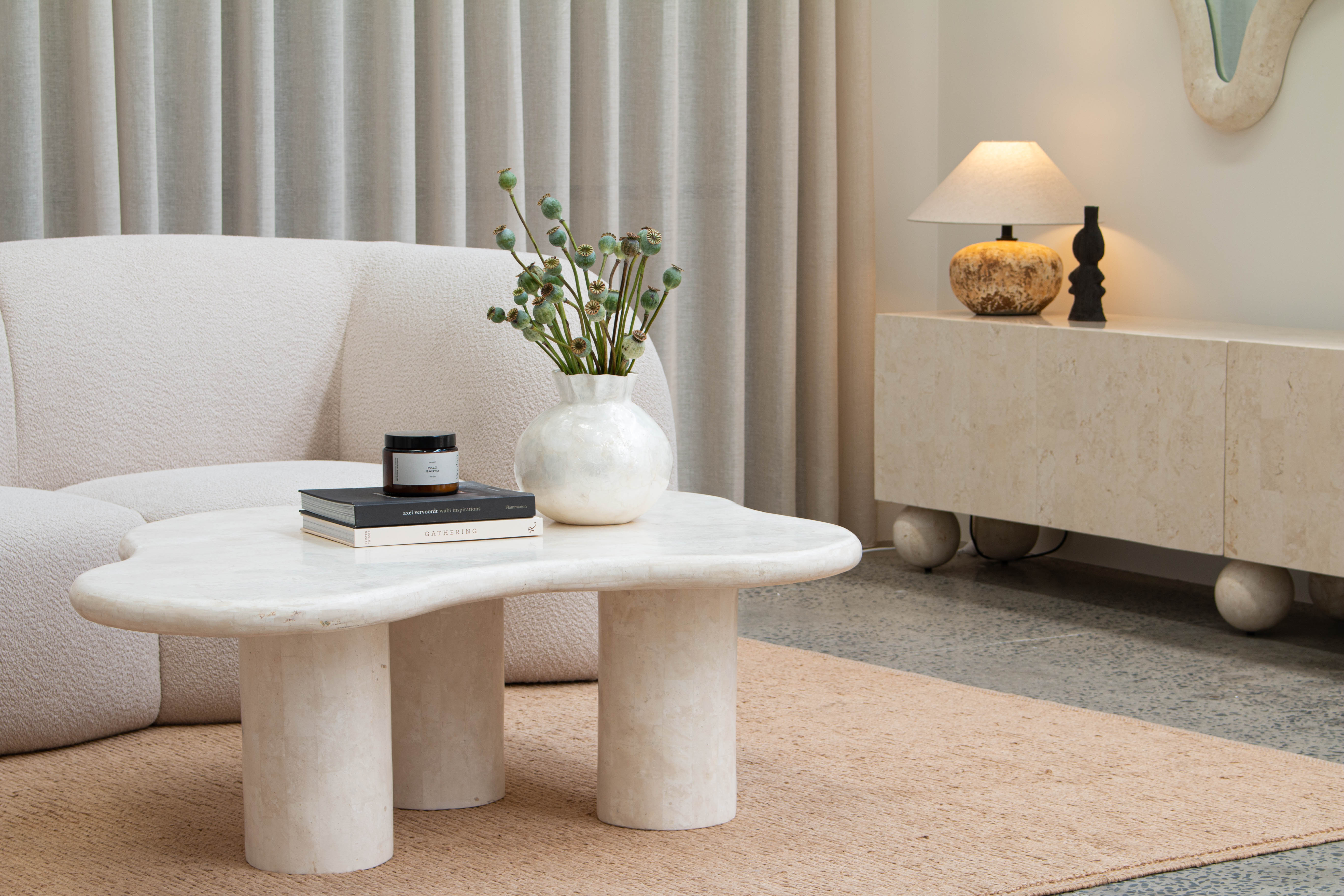 PARADIS COFFEE TABLE - NATURAL WHITE FOSSILSTONE ⁓ EN GOLD