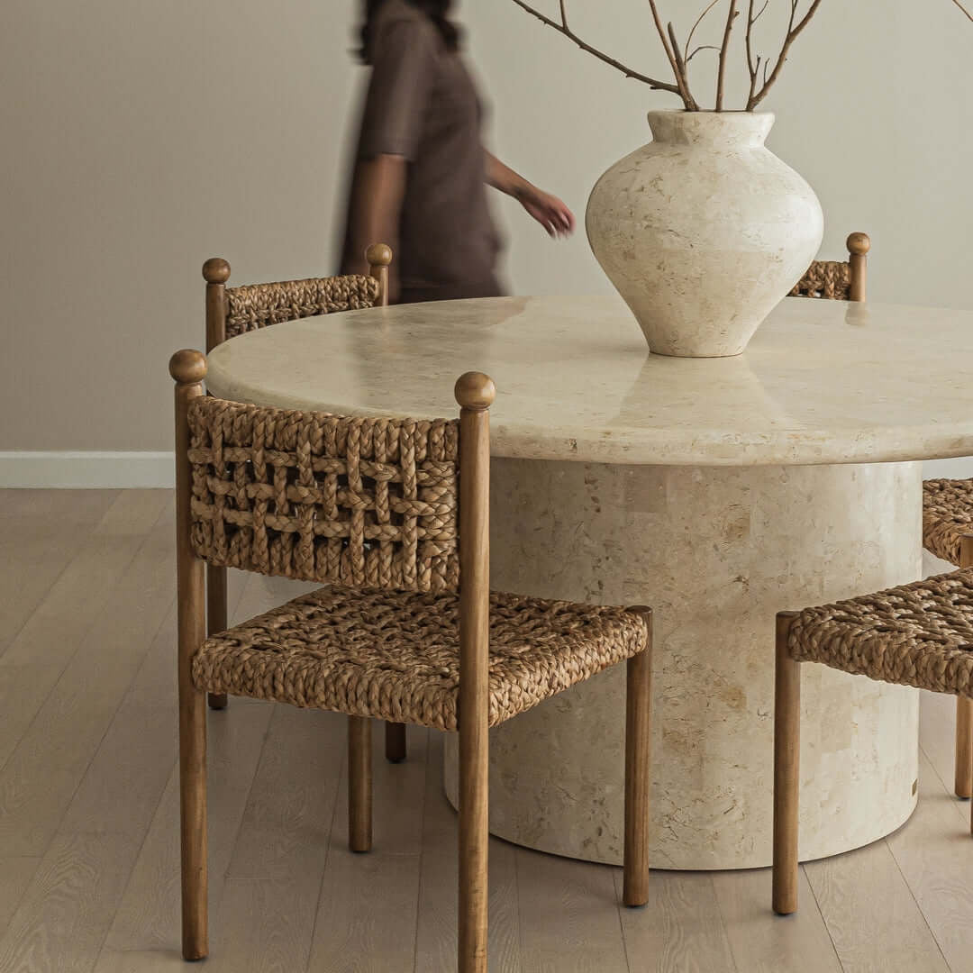 PARADIS ROUND DINING TABLE | SPANISH BEIGE MARBLE ⁓ EN GOLD