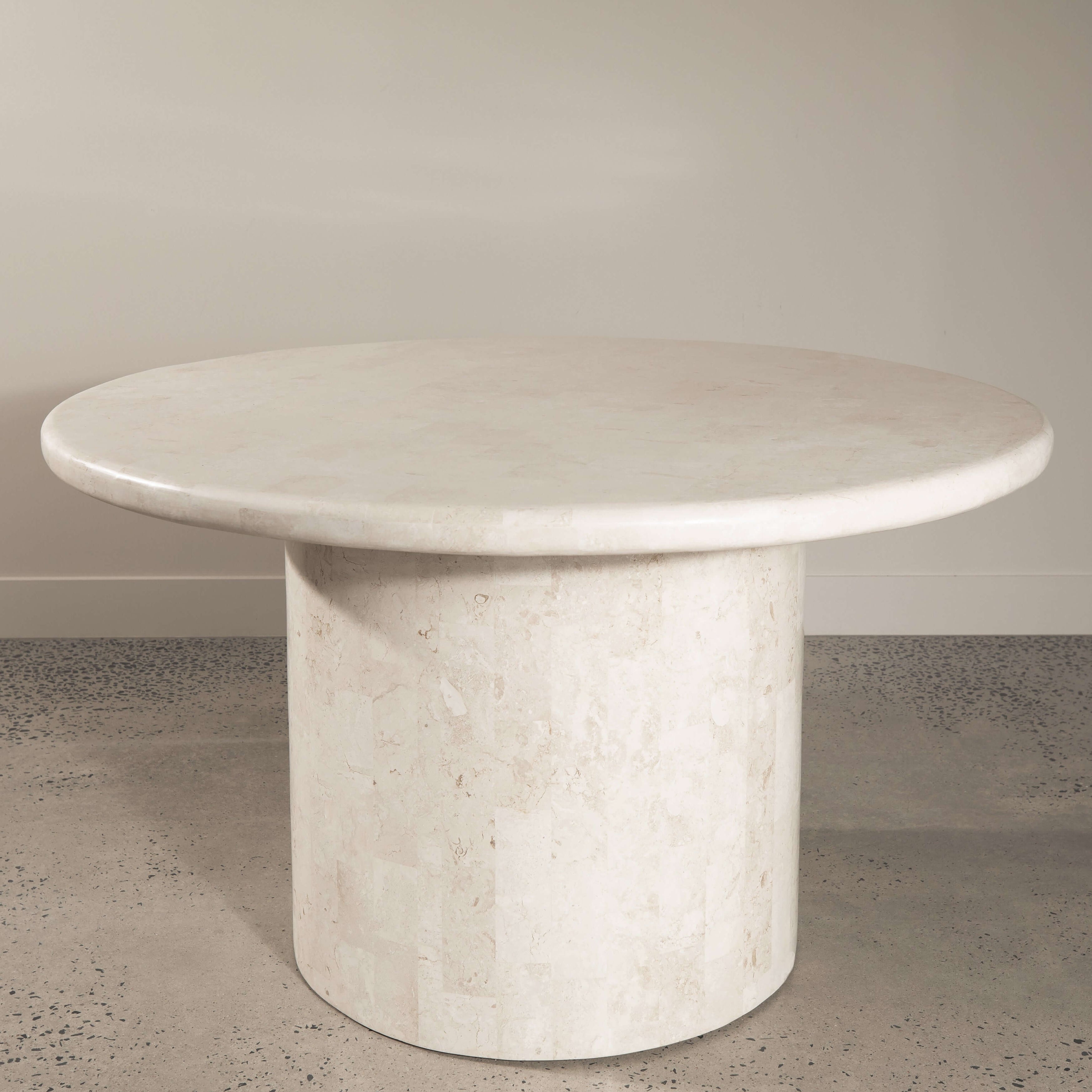 PARADIS ROUND DINING TABLE | SPANISH BEIGE MARBLE ⁓ EN GOLD