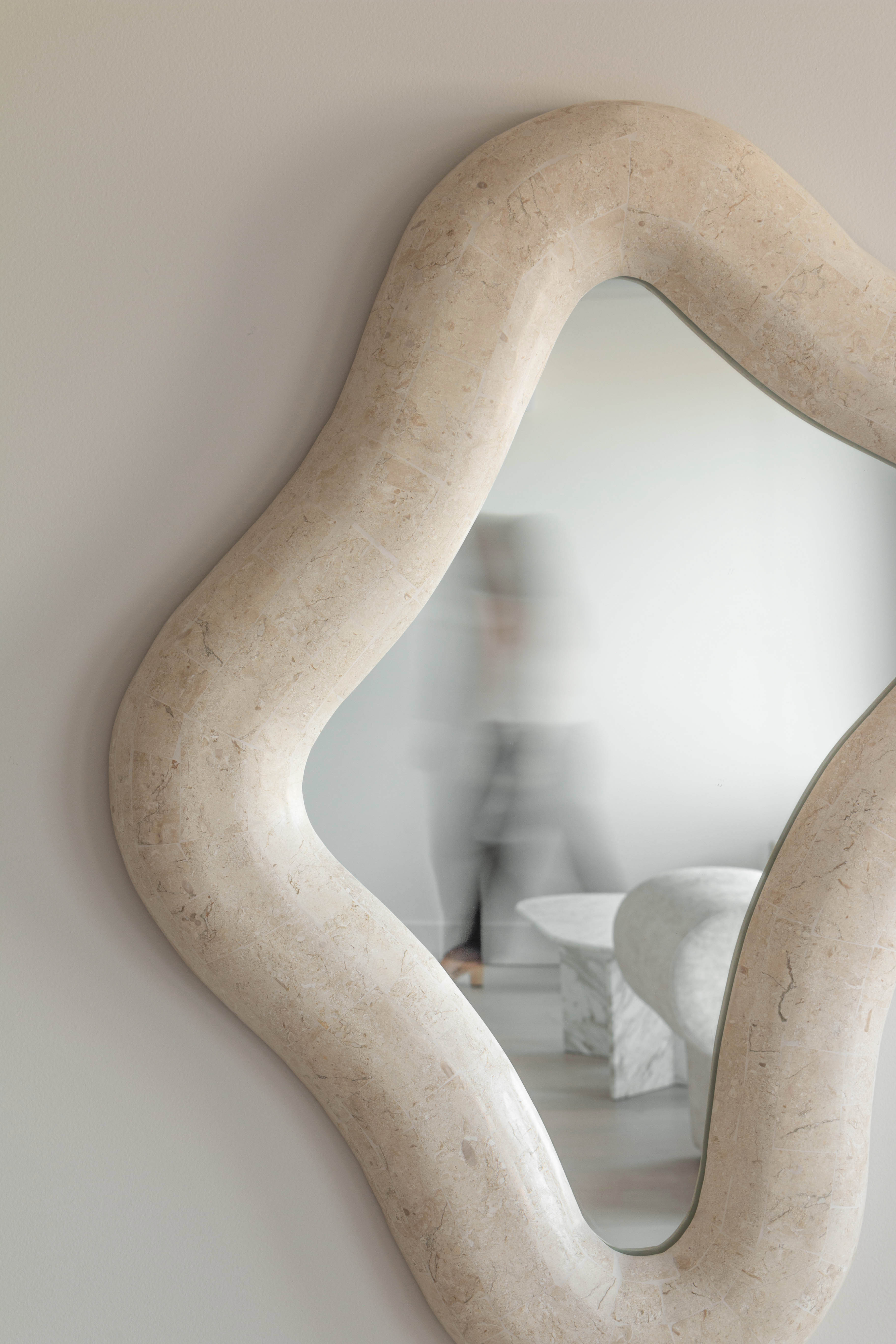 PARADIS MIRROR - NATURAL WHITE FOSSILSTONE ⁓ EN GOLD