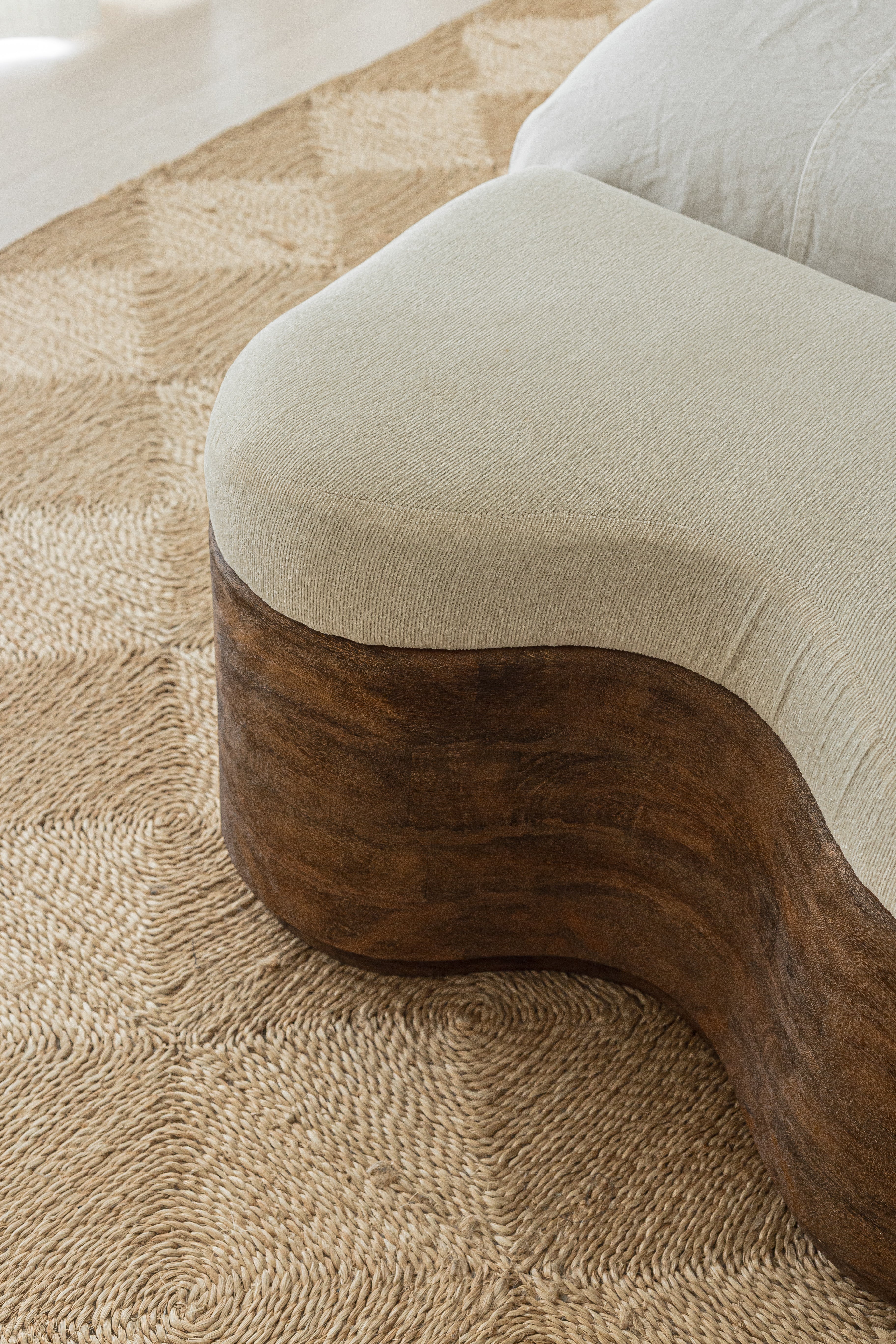TRIANA BENCH KING, ESPRESSO ~ EN GOLD