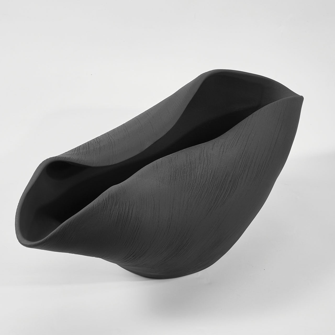 COSSE BOWL EBONY ~ MEDIUM