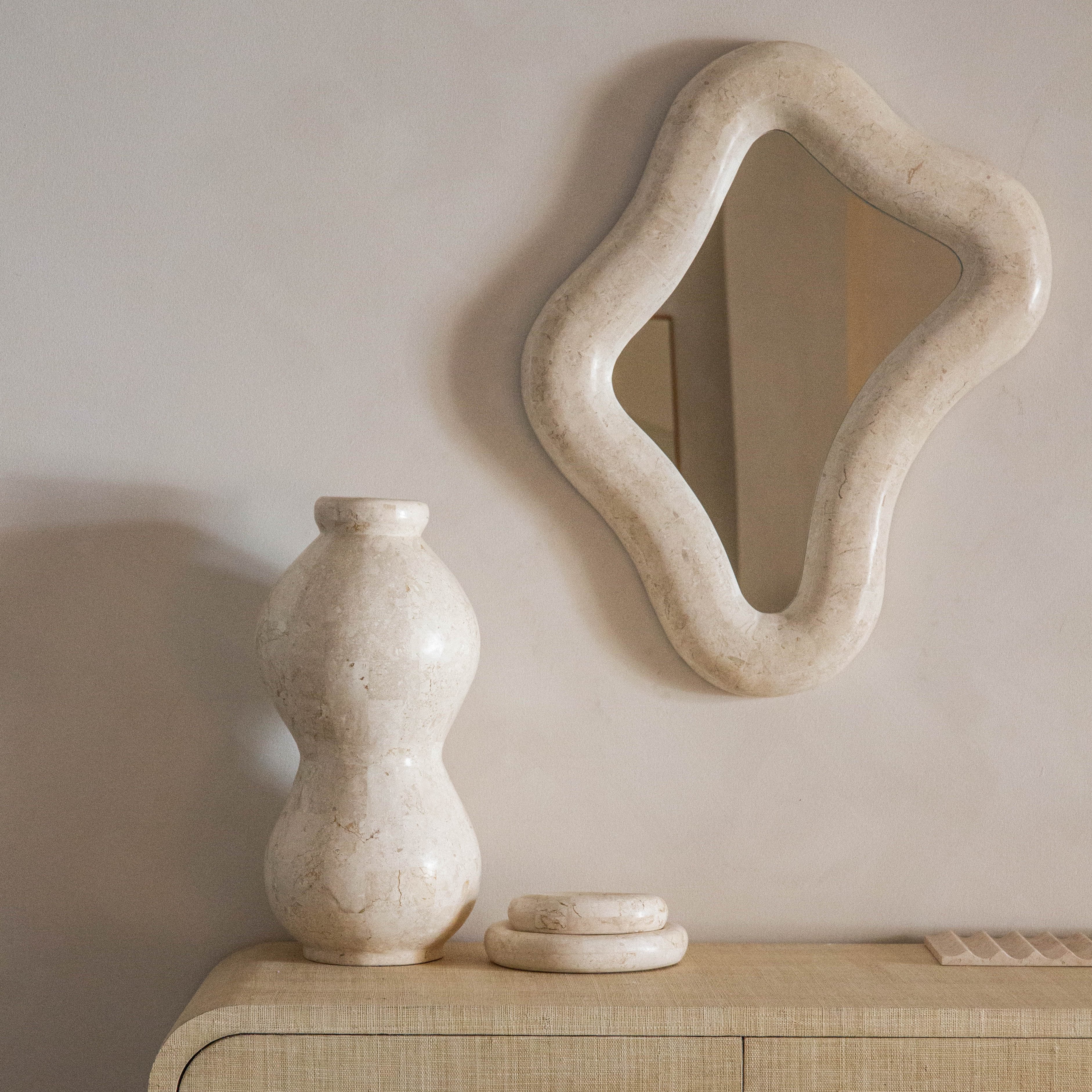 PARADIS MIRROR - NATURAL WHITE FOSSILSTONE ⁓ EN GOLD
