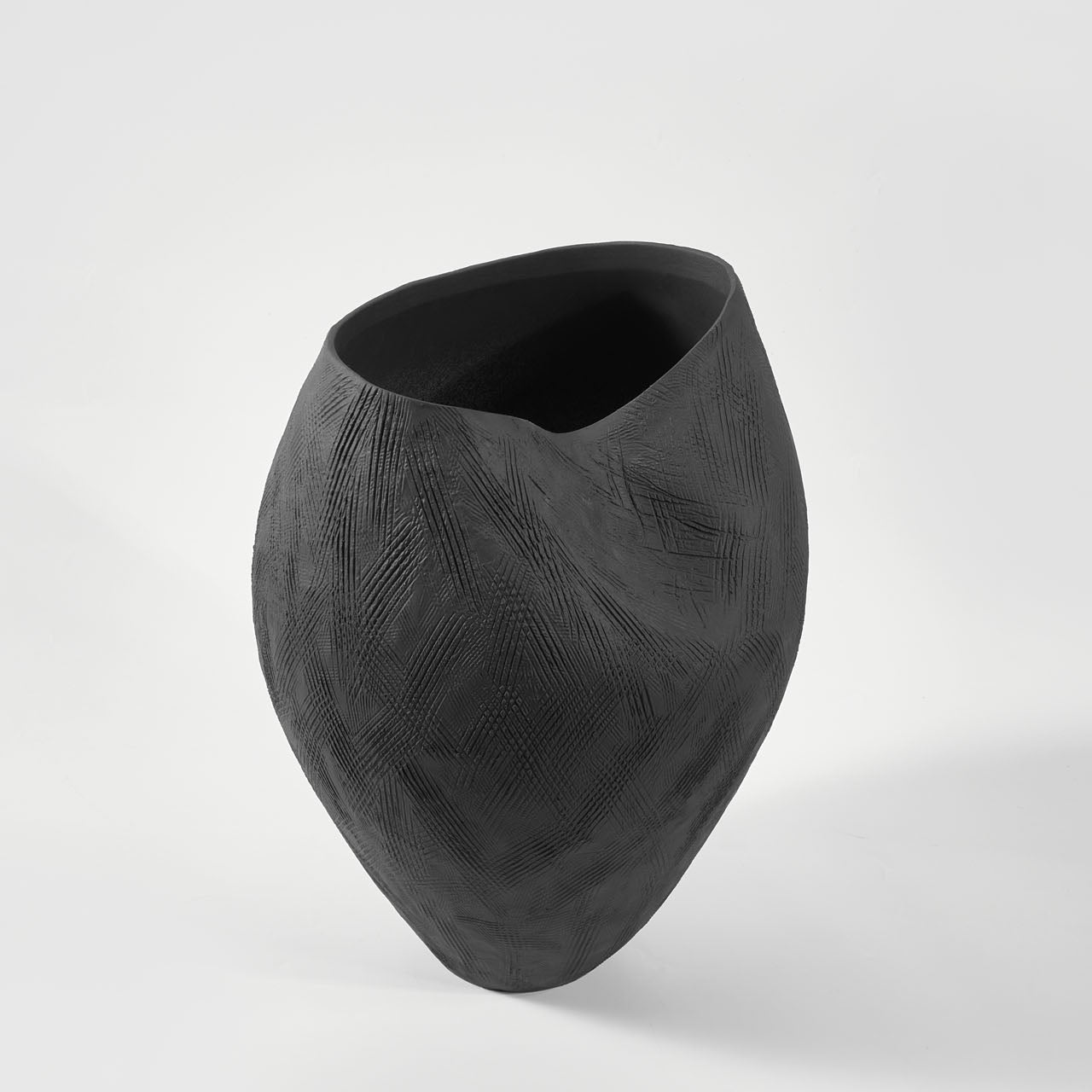 MOULE VASE EBONY ~ MEDIUM
