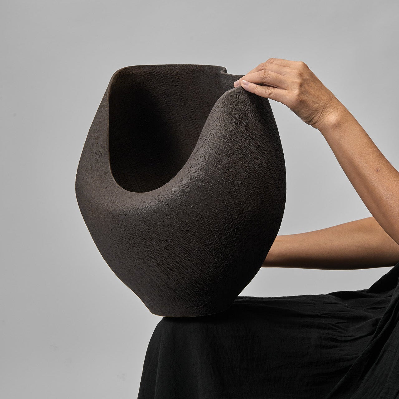 NEBULA DEEP VASE CHOCOLATE BRUSH