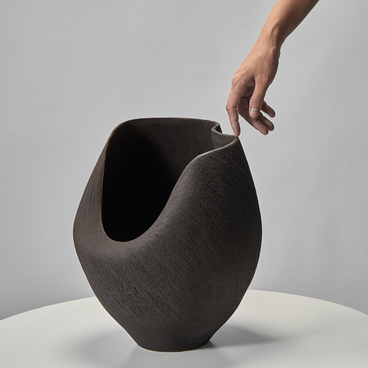 NEBULA DEEP VASE CHOCOLATE BRUSH