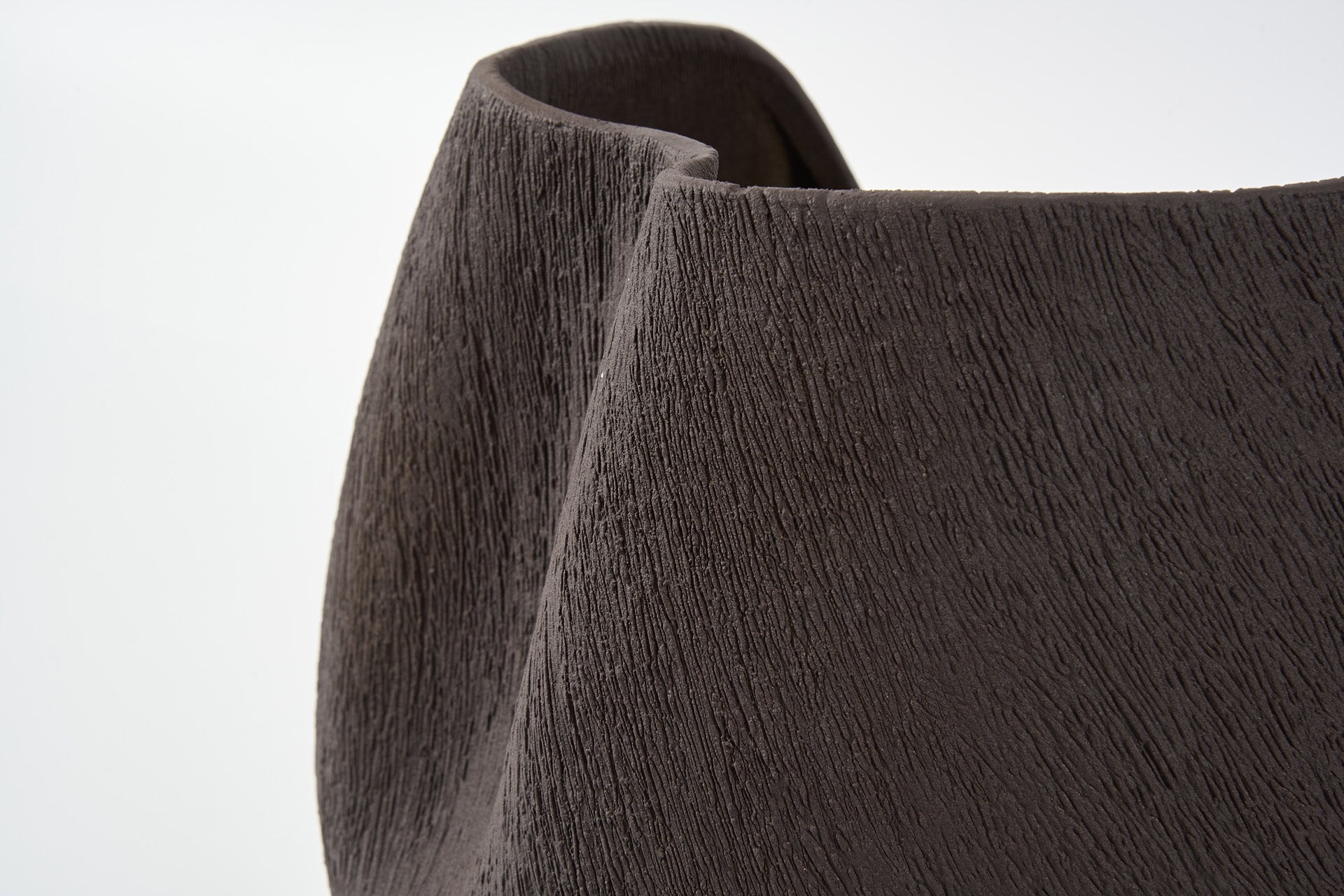 NEBULA DEEP VASE CHOCOLATE BRUSH