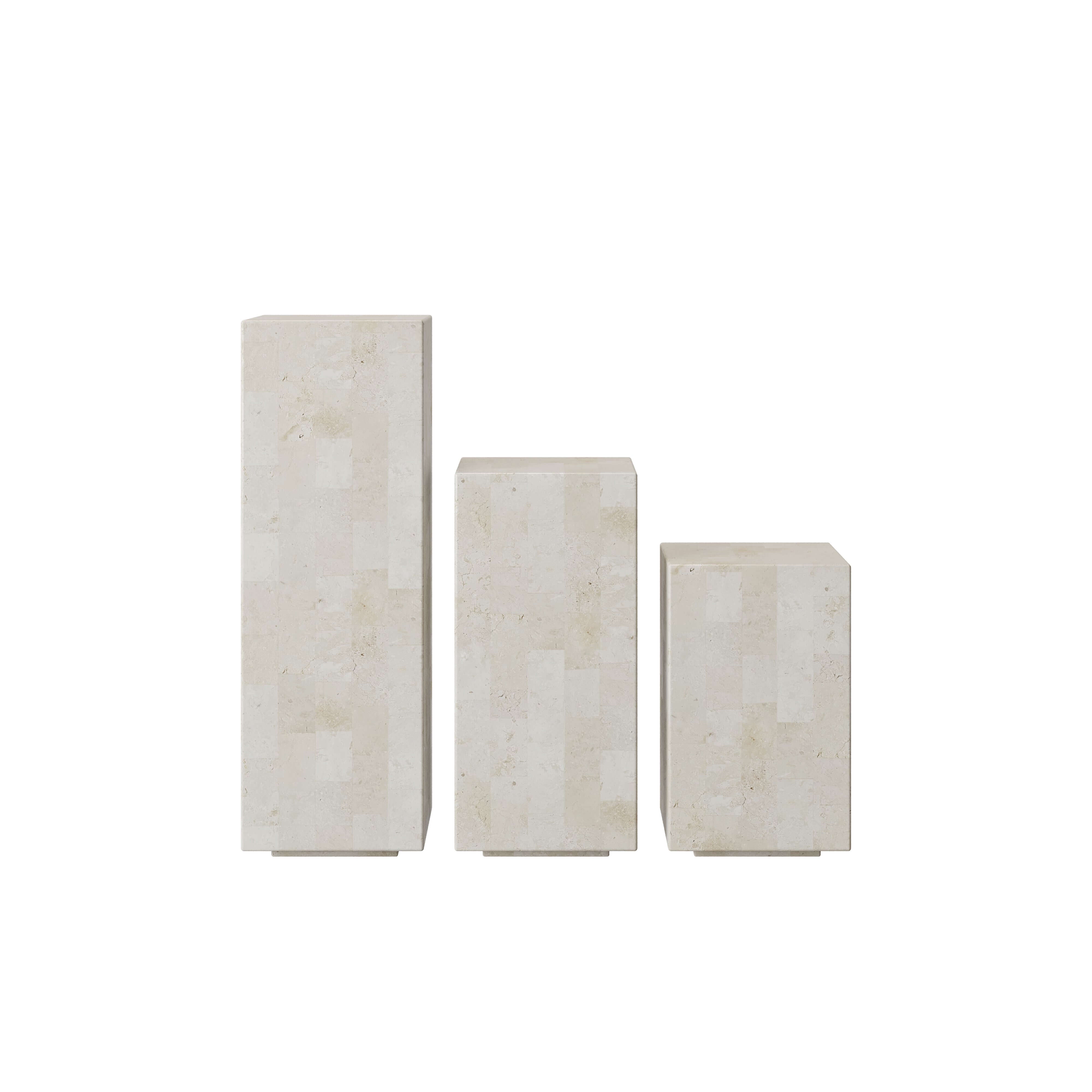 FOSSIL STONE PLINTHS ⁓ EN GOLD