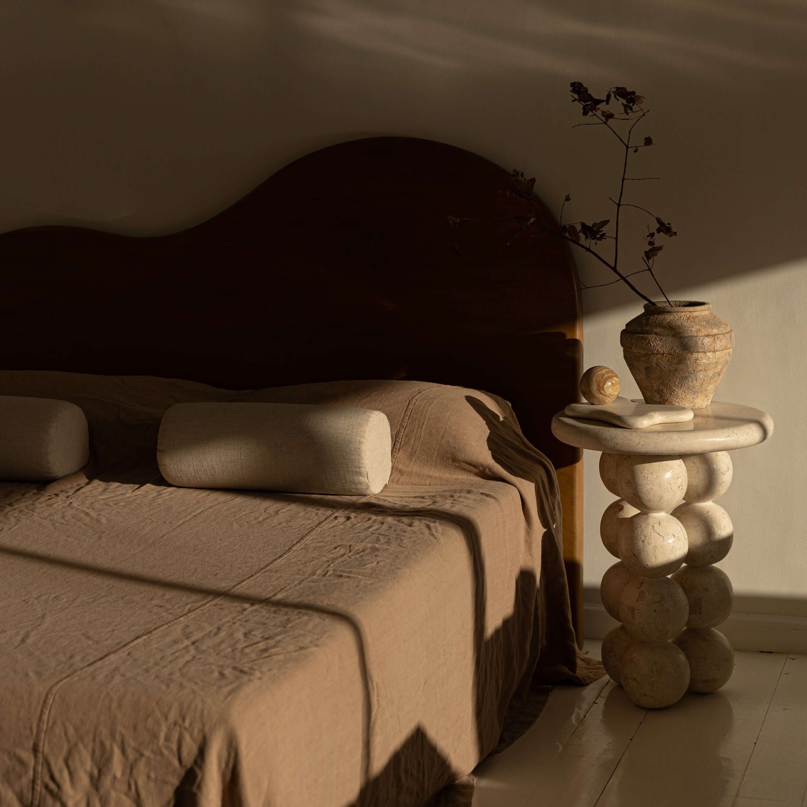 PERLAS SIDE TABLE ~ EN GOLD