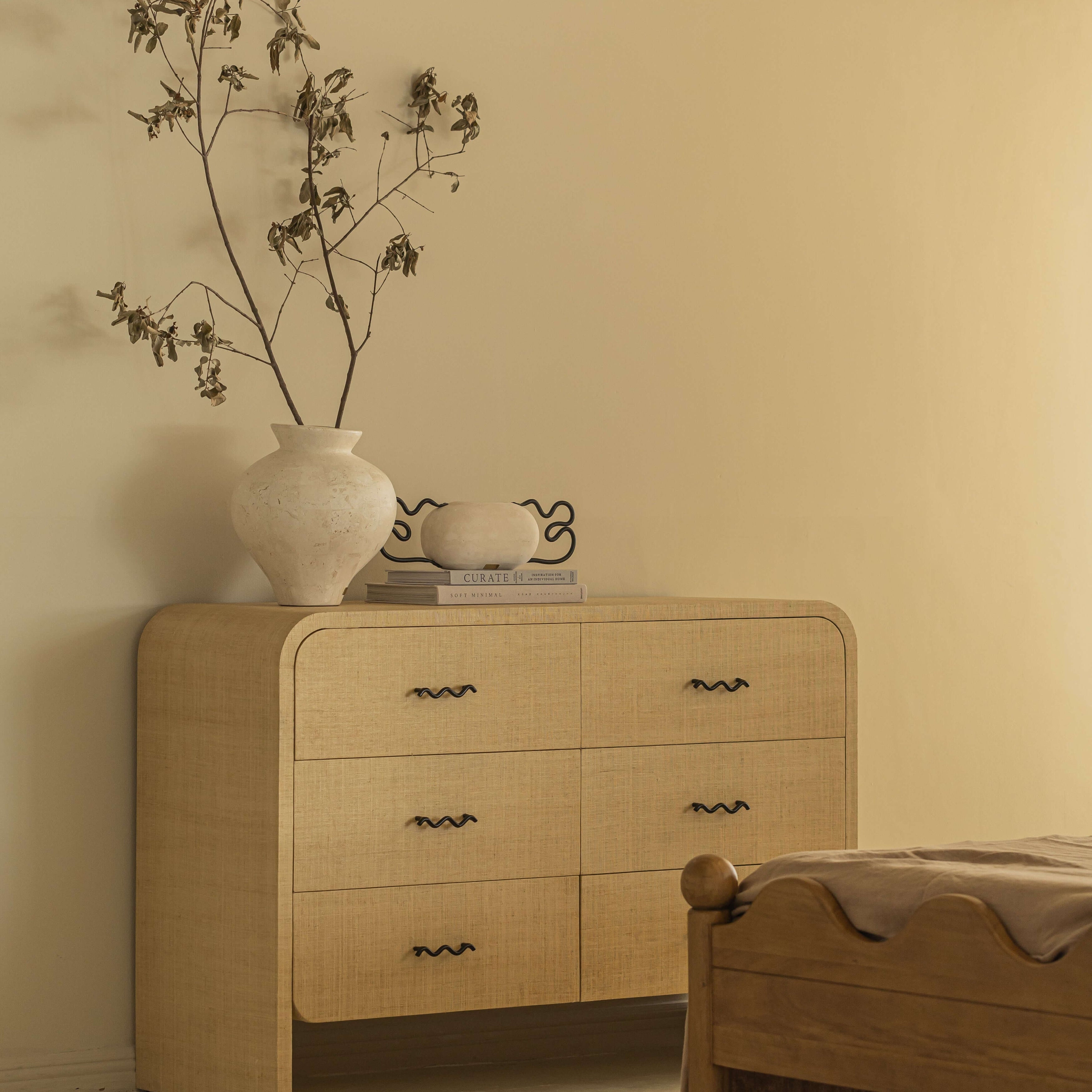 BRUNO CHEST OF DRAWERS, RAFFIA ~ EN GOLD