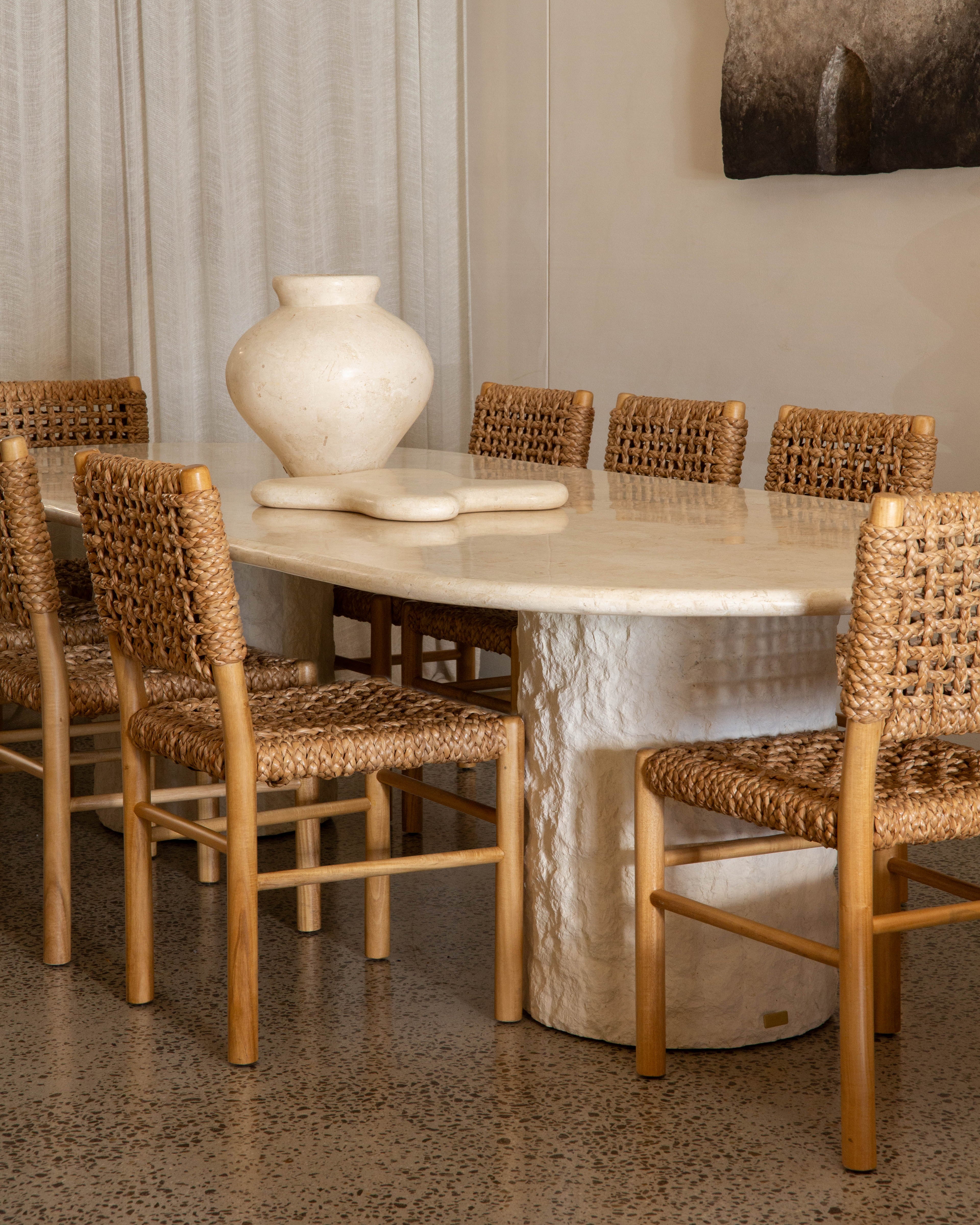 ISLA OVAL DINING TABLE ~ EN GOLD