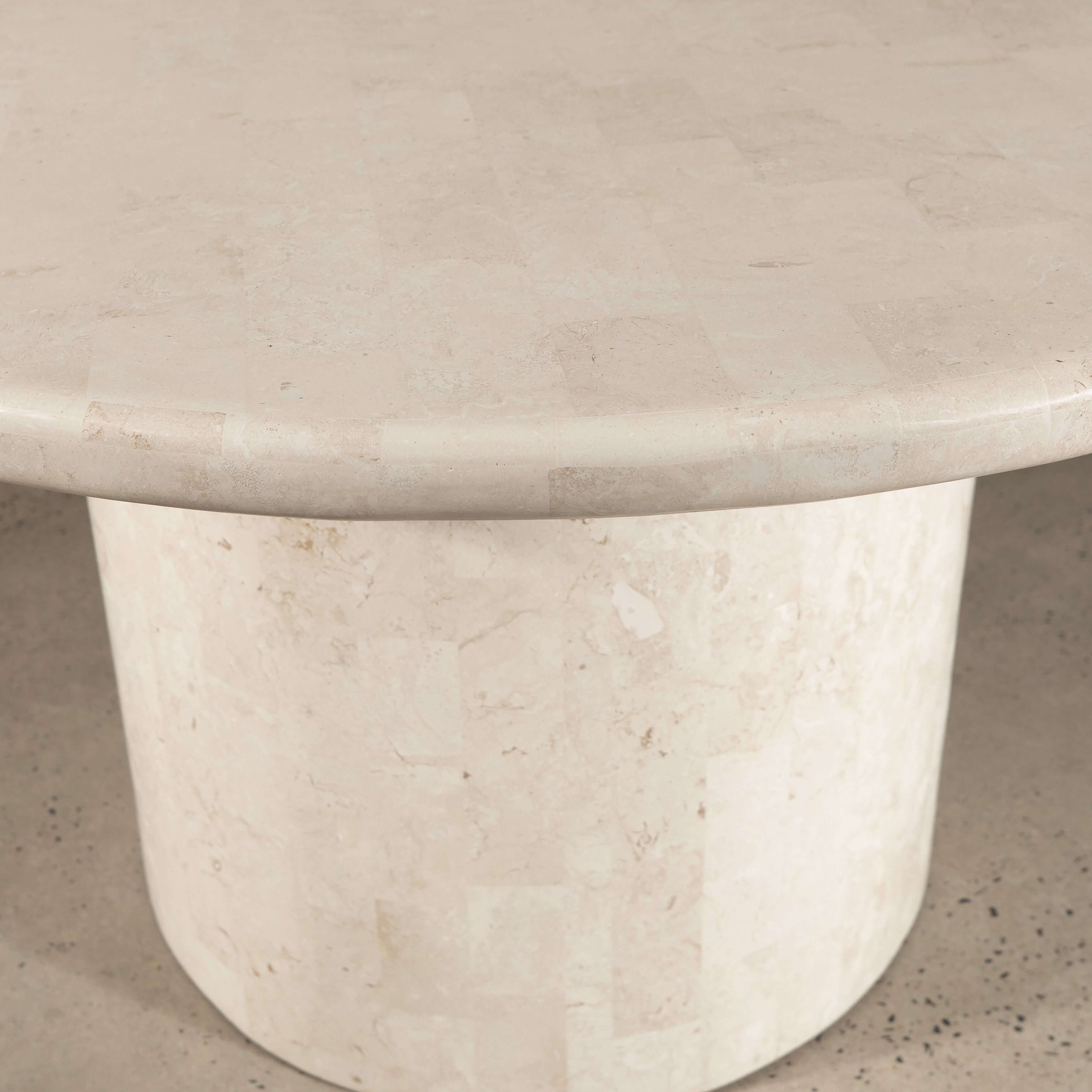 PARADIS ROUND DINING TABLE | SPANISH BEIGE MARBLE ⁓ EN GOLD